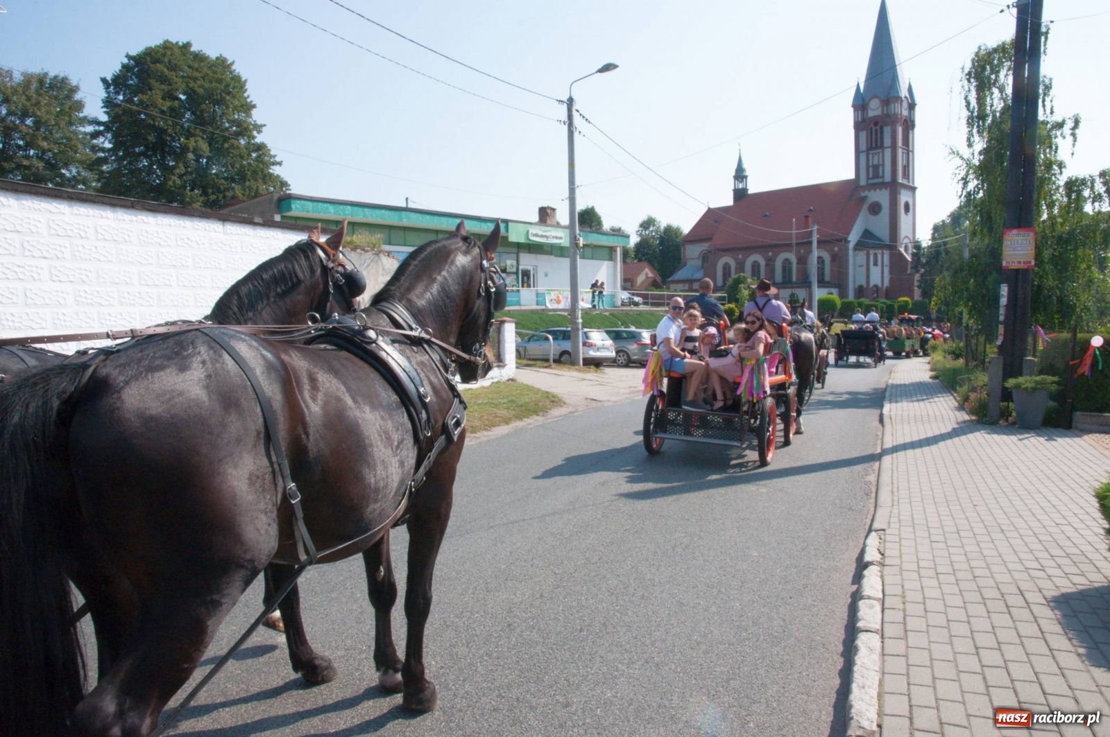 Zdjęcie w galerii na portalu naszraciborz.pl: Dożynki w Krowiarkach z Dionizosem i jego świtą [FOTO i WIDEO]  wiadomości z regionu