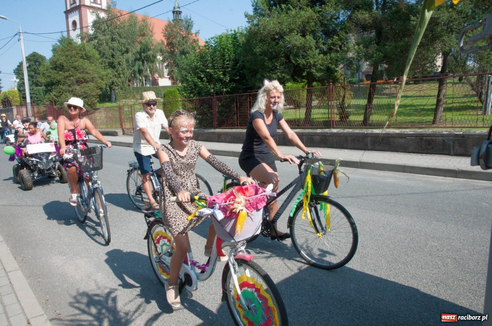 Zdjęcie w galerii na portalu naszraciborz.pl: Dożynki w Krowiarkach z Dionizosem i jego świtą [FOTO i WIDEO]  wiadomości z regionu