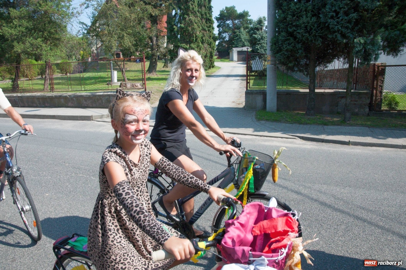 Zdjęcie w galerii na portalu naszraciborz.pl: Dożynki w Krowiarkach z Dionizosem i jego świtą [FOTO i WIDEO]  wiadomości z regionu