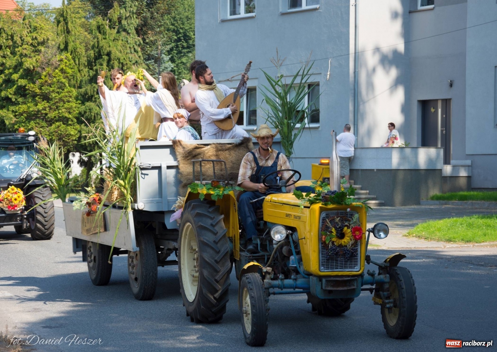 Zdjęcie w galerii na portalu naszraciborz.pl: Dożynki w Krowiarkach z Dionizosem i jego świtą [FOTO i WIDEO]  wiadomości z regionu
