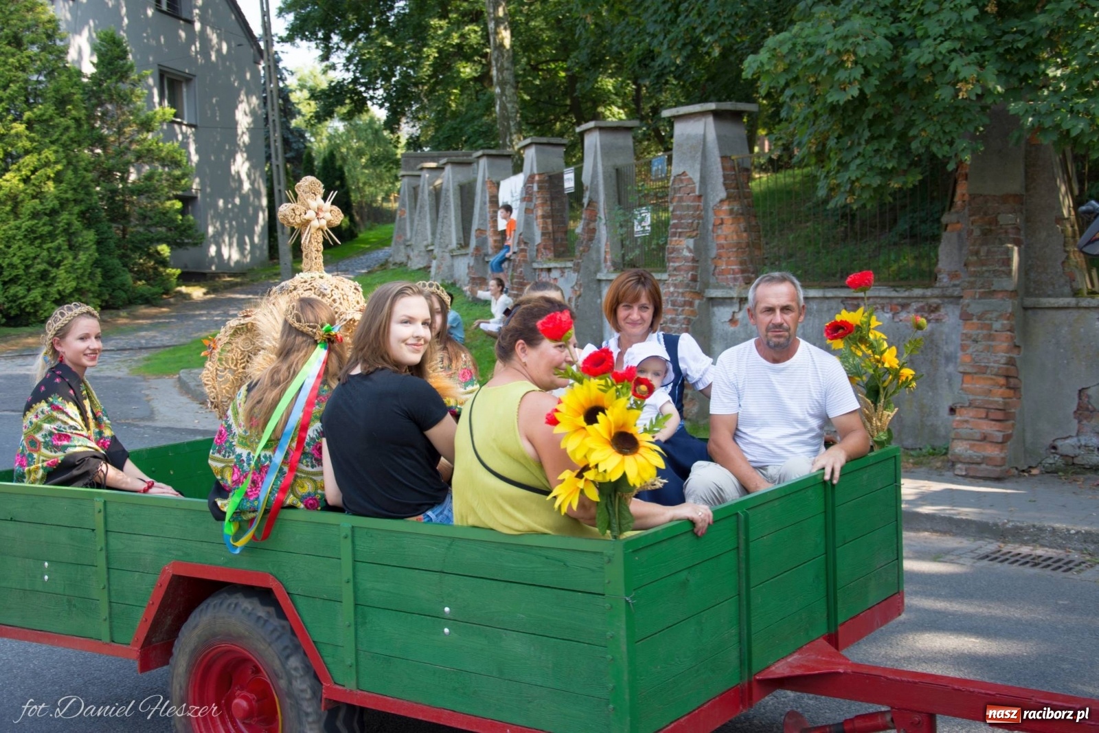 Zdjęcie w galerii na portalu naszraciborz.pl: Dożynki w Krowiarkach z Dionizosem i jego świtą [FOTO i WIDEO]  wiadomości z regionu