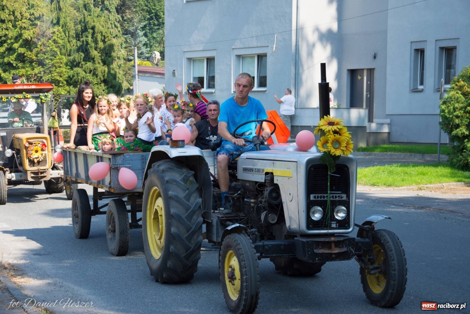 Zdjęcie w galerii na portalu naszraciborz.pl: Dożynki w Krowiarkach z Dionizosem i jego świtą [FOTO i WIDEO]  wiadomości z regionu