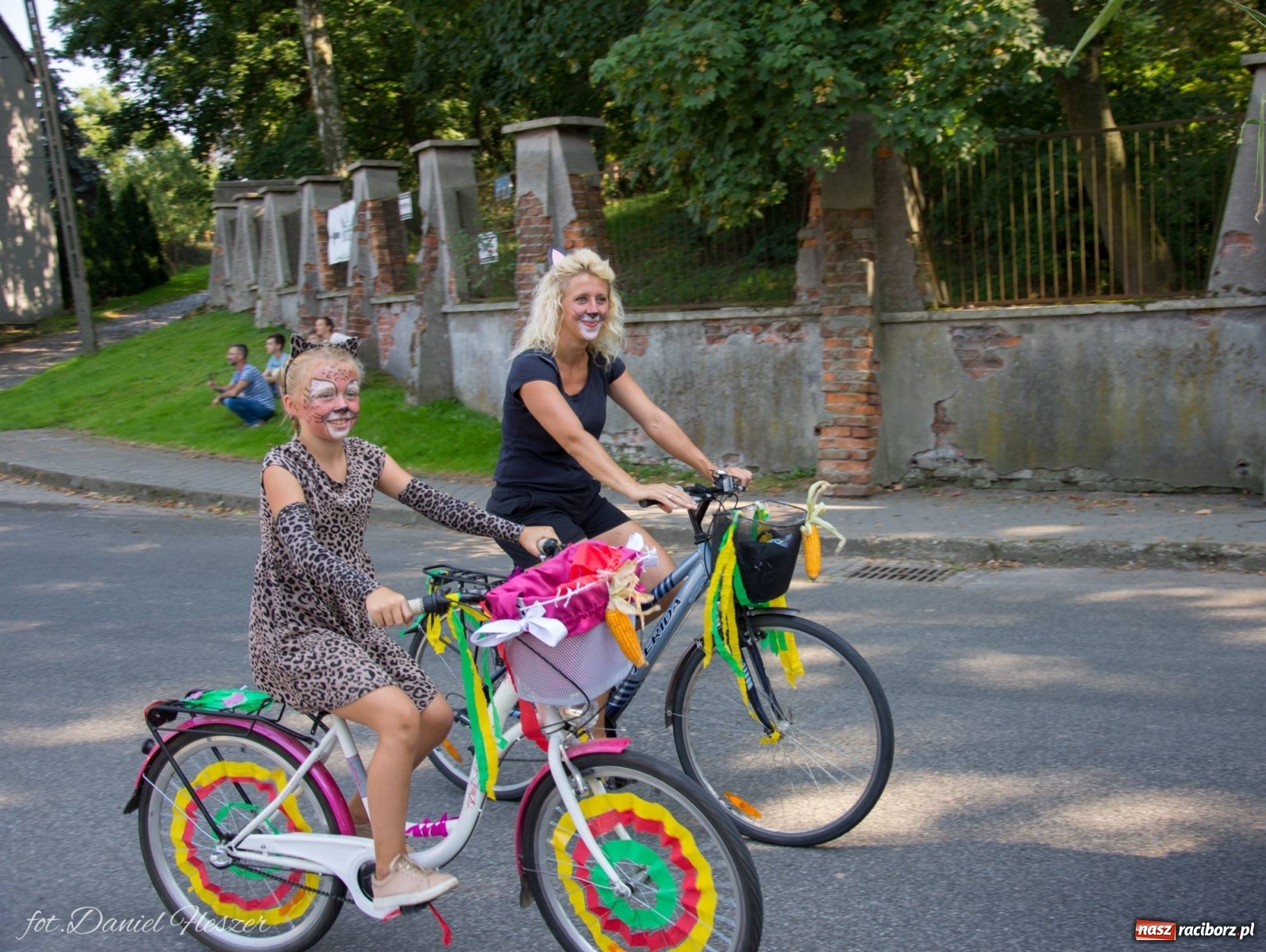 Zdjęcie w galerii na portalu naszraciborz.pl: Dożynki w Krowiarkach z Dionizosem i jego świtą [FOTO i WIDEO]  wiadomości z regionu