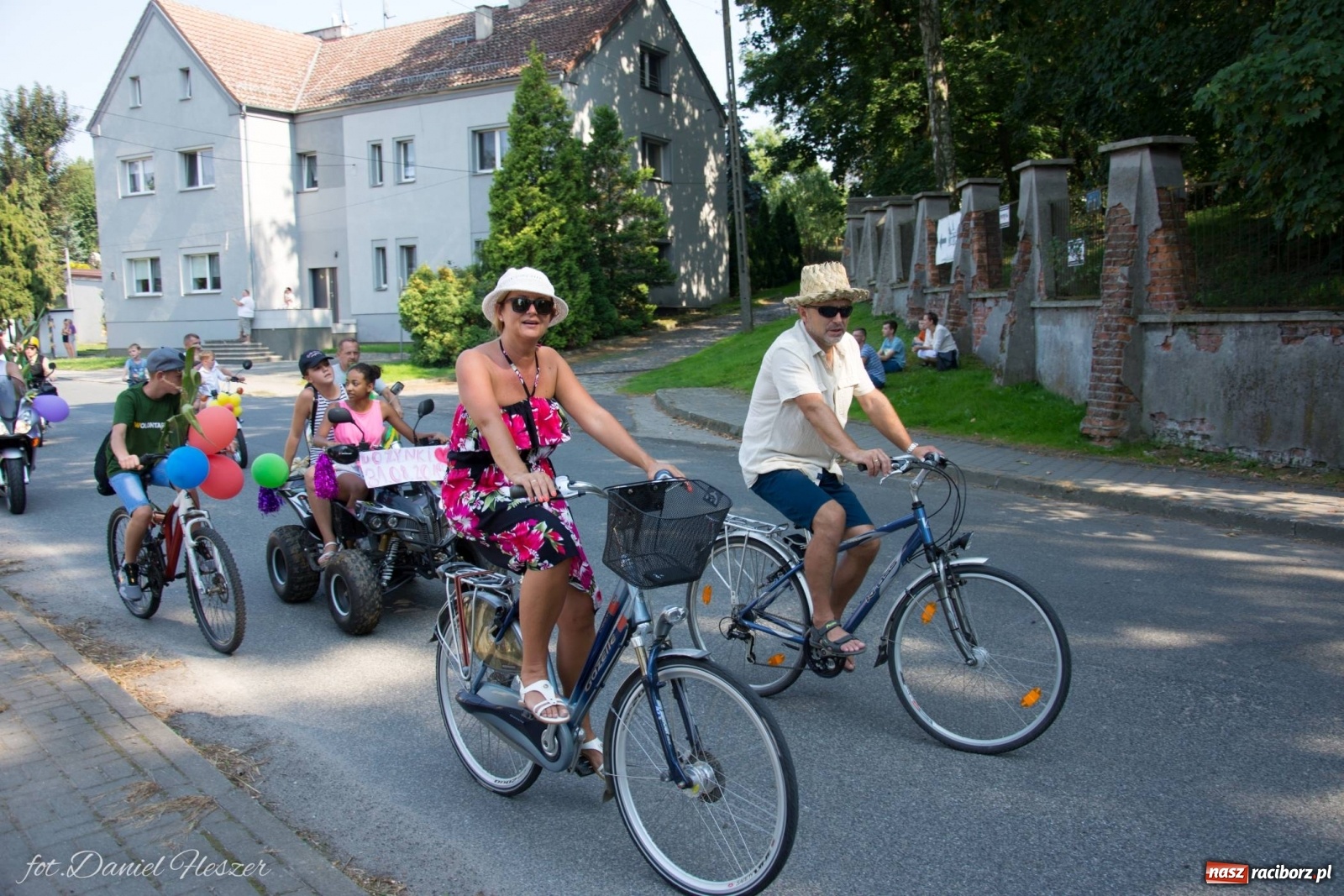 Zdjęcie w galerii na portalu naszraciborz.pl: Dożynki w Krowiarkach z Dionizosem i jego świtą [FOTO i WIDEO]  wiadomości z regionu