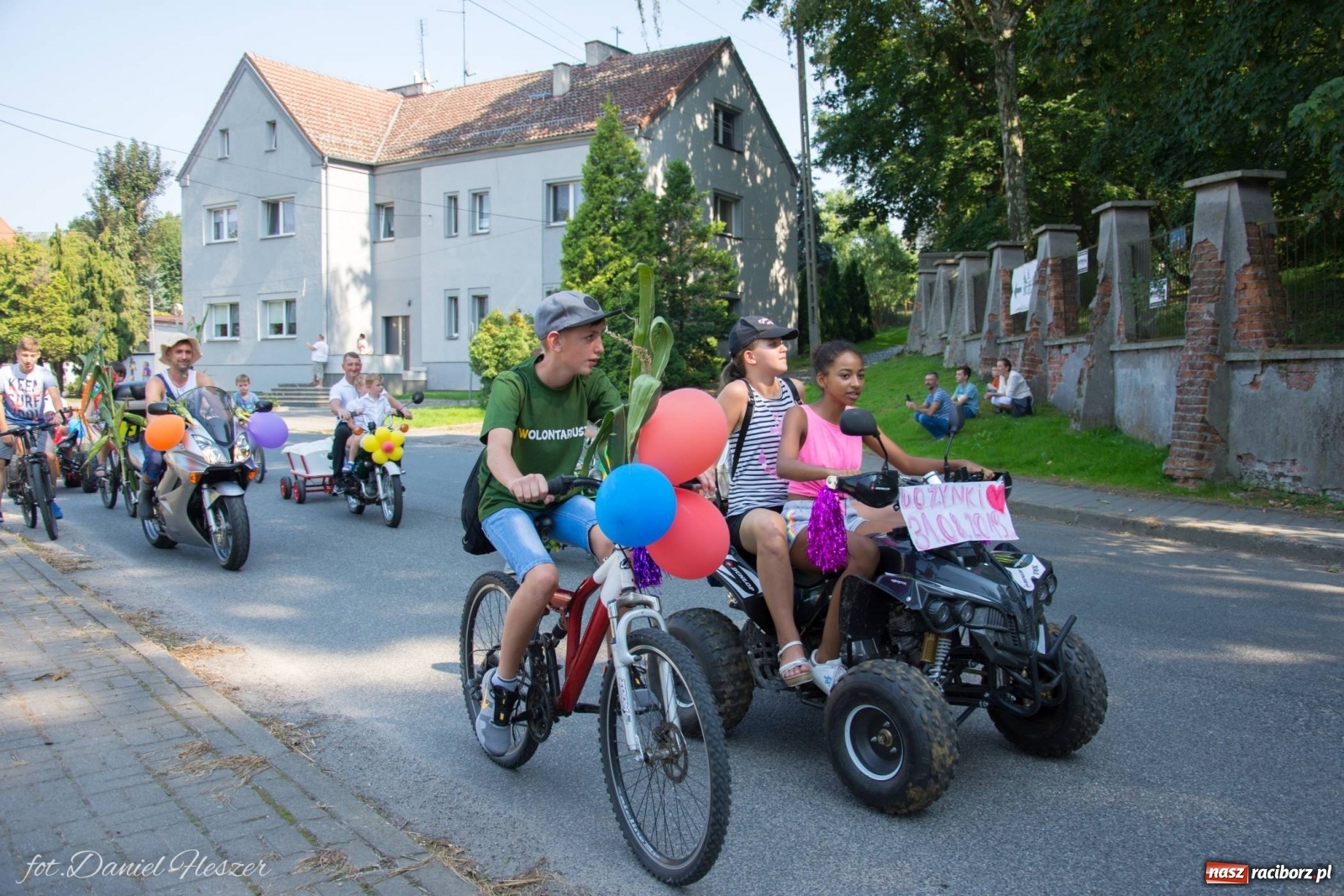 Zdjęcie w galerii na portalu naszraciborz.pl: Dożynki w Krowiarkach z Dionizosem i jego świtą [FOTO i WIDEO]  wiadomości z regionu