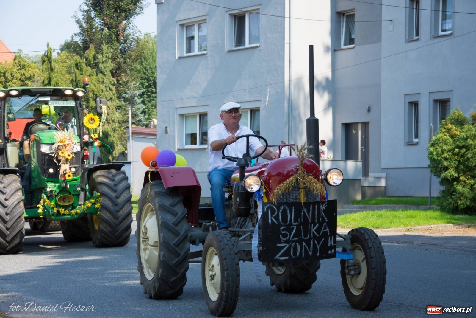 Zdjęcie w galerii na portalu naszraciborz.pl: Dożynki w Krowiarkach z Dionizosem i jego świtą [FOTO i WIDEO]  wiadomości z regionu