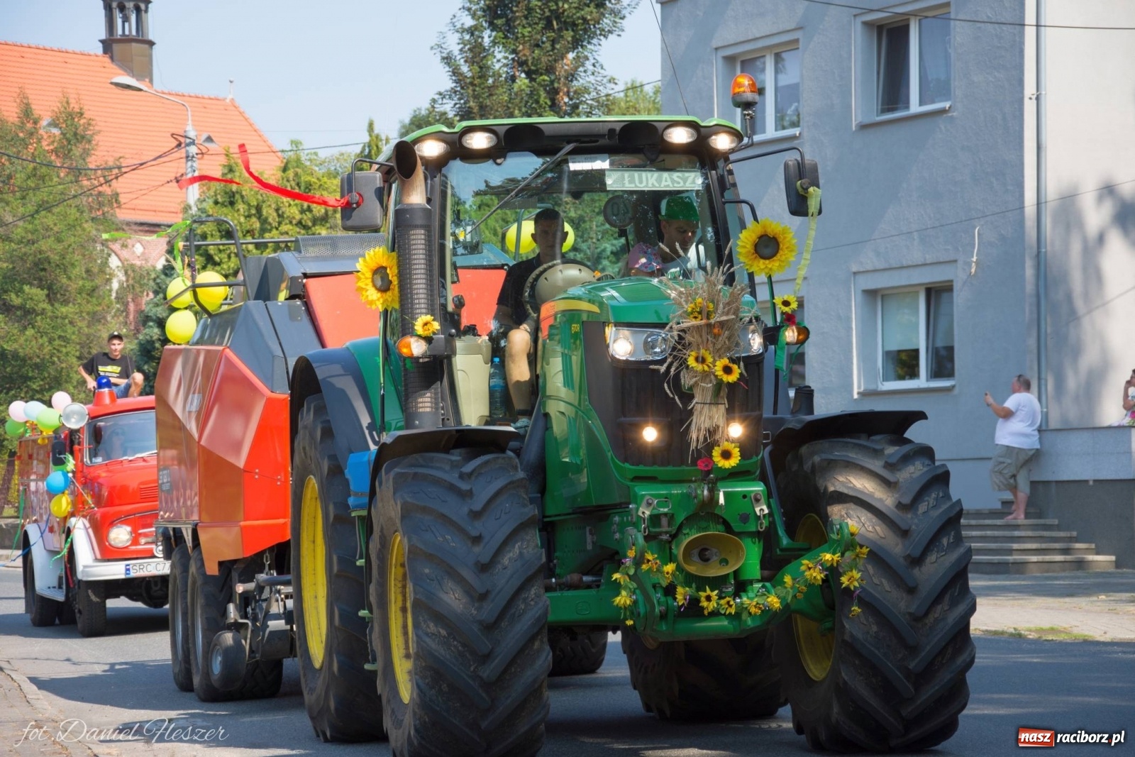 Zdjęcie w galerii na portalu naszraciborz.pl: Dożynki w Krowiarkach z Dionizosem i jego świtą [FOTO i WIDEO]  wiadomości z regionu