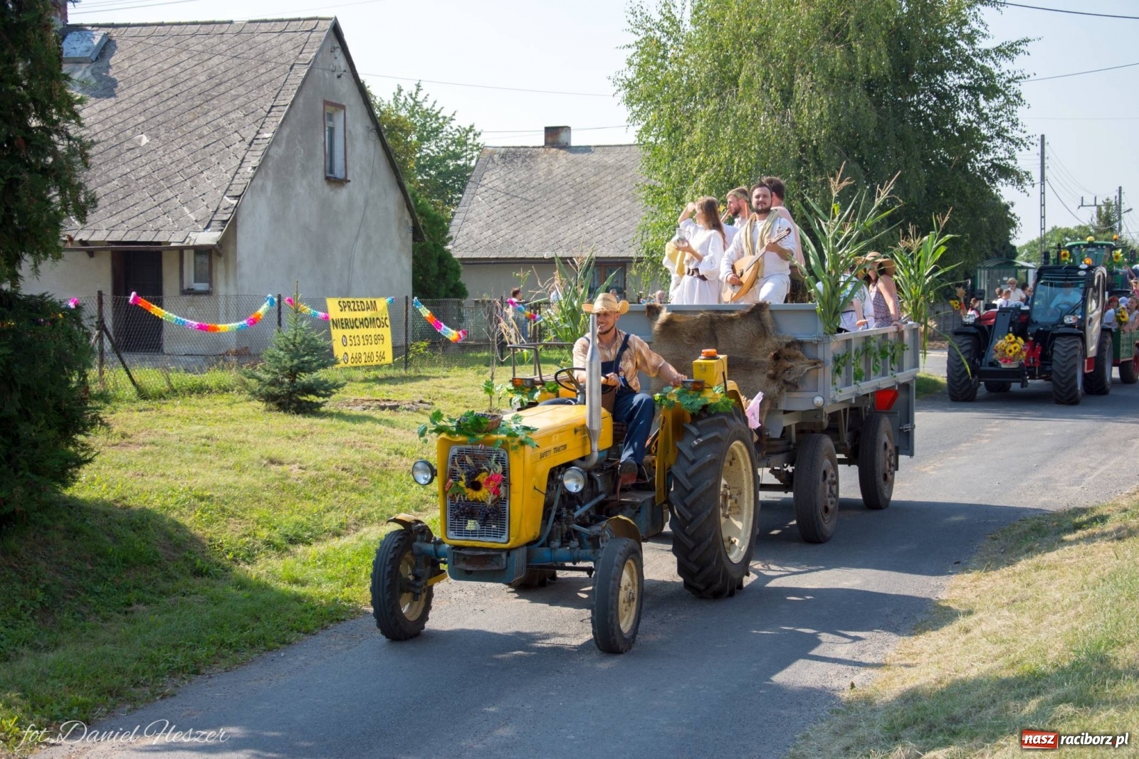 Zdjęcie w galerii na portalu naszraciborz.pl: Dożynki w Krowiarkach z Dionizosem i jego świtą [FOTO i WIDEO]  wiadomości z regionu