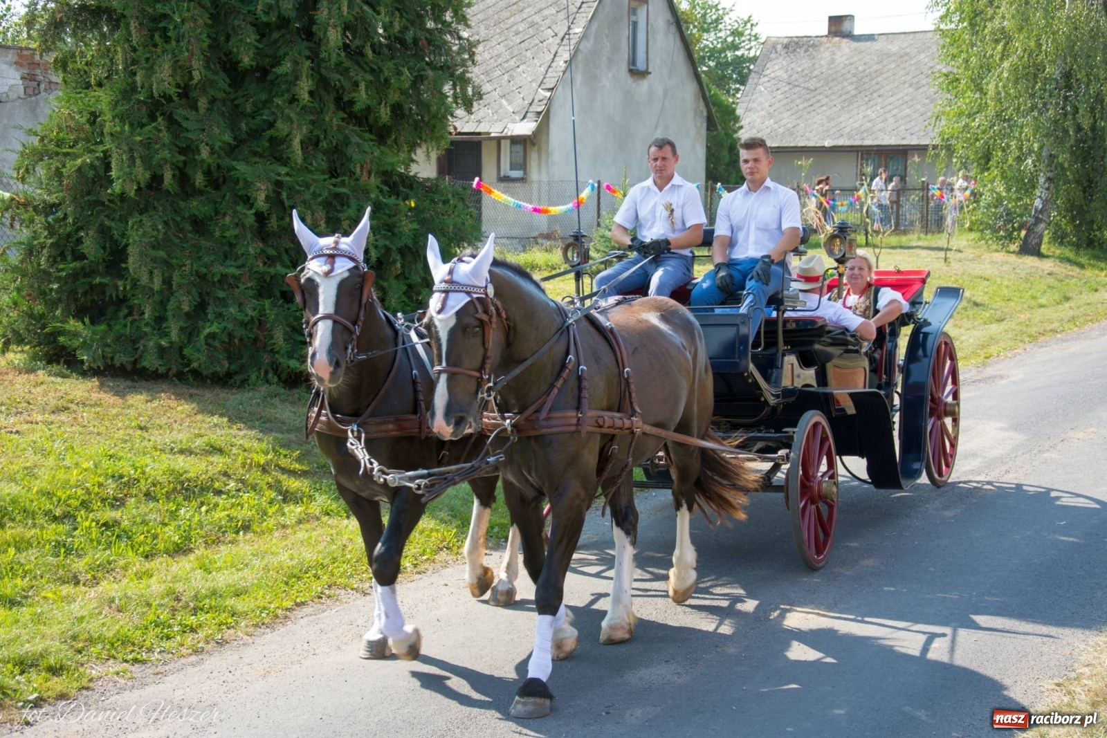 Zdjęcie w galerii na portalu naszraciborz.pl: Dożynki w Krowiarkach z Dionizosem i jego świtą [FOTO i WIDEO]  wiadomości z regionu