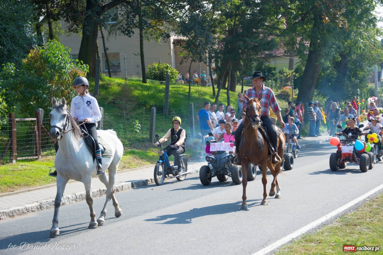Zdjęcie w galerii na portalu naszraciborz.pl: Dożynki w Krowiarkach z Dionizosem i jego świtą [FOTO i WIDEO]  wiadomości z regionu