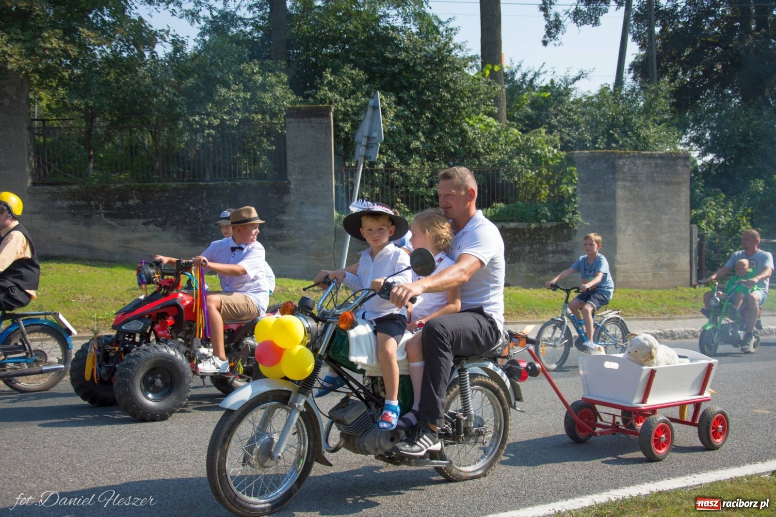 Zdjęcie w galerii na portalu naszraciborz.pl: Dożynki w Krowiarkach z Dionizosem i jego świtą [FOTO i WIDEO]  wiadomości z regionu