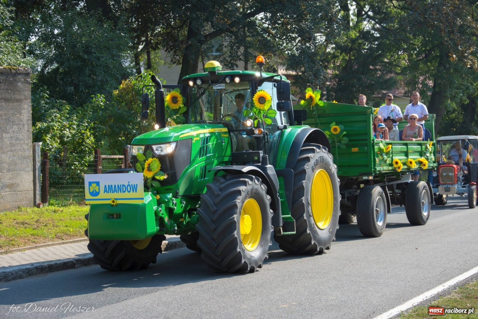 Zdjęcie w galerii na portalu naszraciborz.pl: Dożynki w Krowiarkach z Dionizosem i jego świtą [FOTO i WIDEO]  wiadomości z regionu