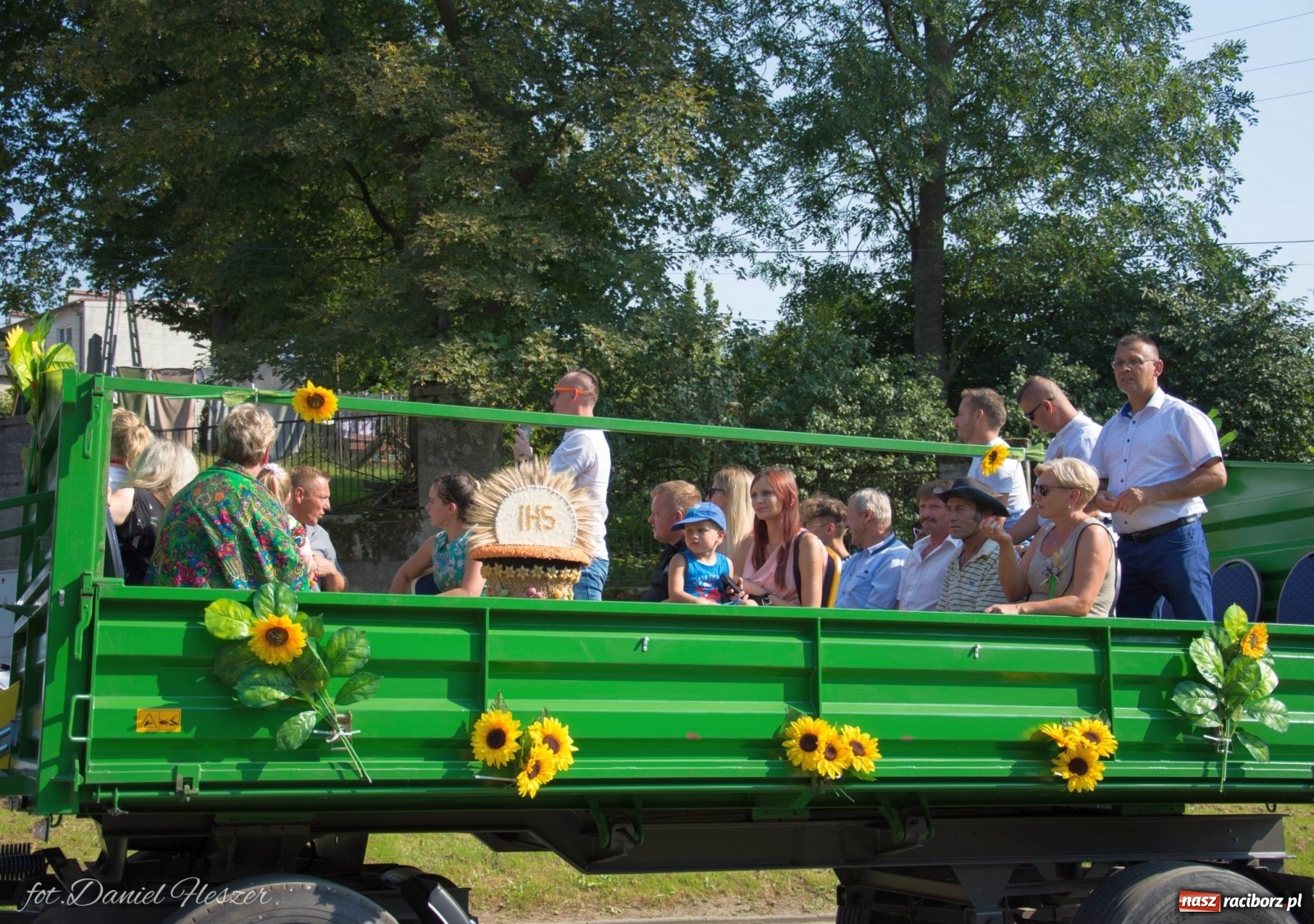 Zdjęcie w galerii na portalu naszraciborz.pl: Dożynki w Krowiarkach z Dionizosem i jego świtą [FOTO i WIDEO]  wiadomości z regionu