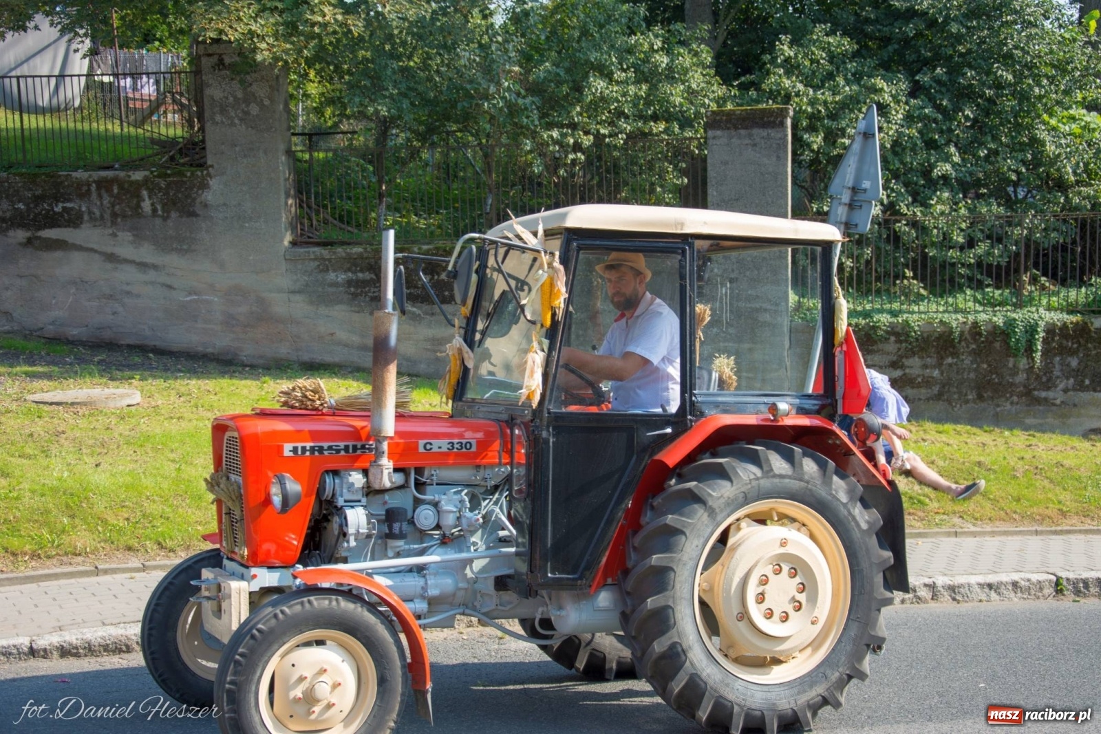 Zdjęcie w galerii na portalu naszraciborz.pl: Dożynki w Krowiarkach z Dionizosem i jego świtą [FOTO i WIDEO]  wiadomości z regionu