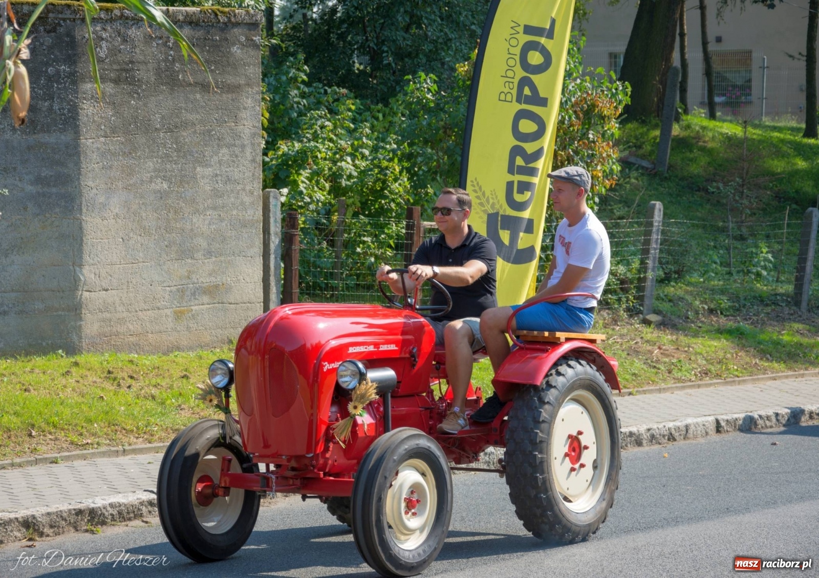 Zdjęcie w galerii na portalu naszraciborz.pl: Dożynki w Krowiarkach z Dionizosem i jego świtą [FOTO i WIDEO]  wiadomości z regionu