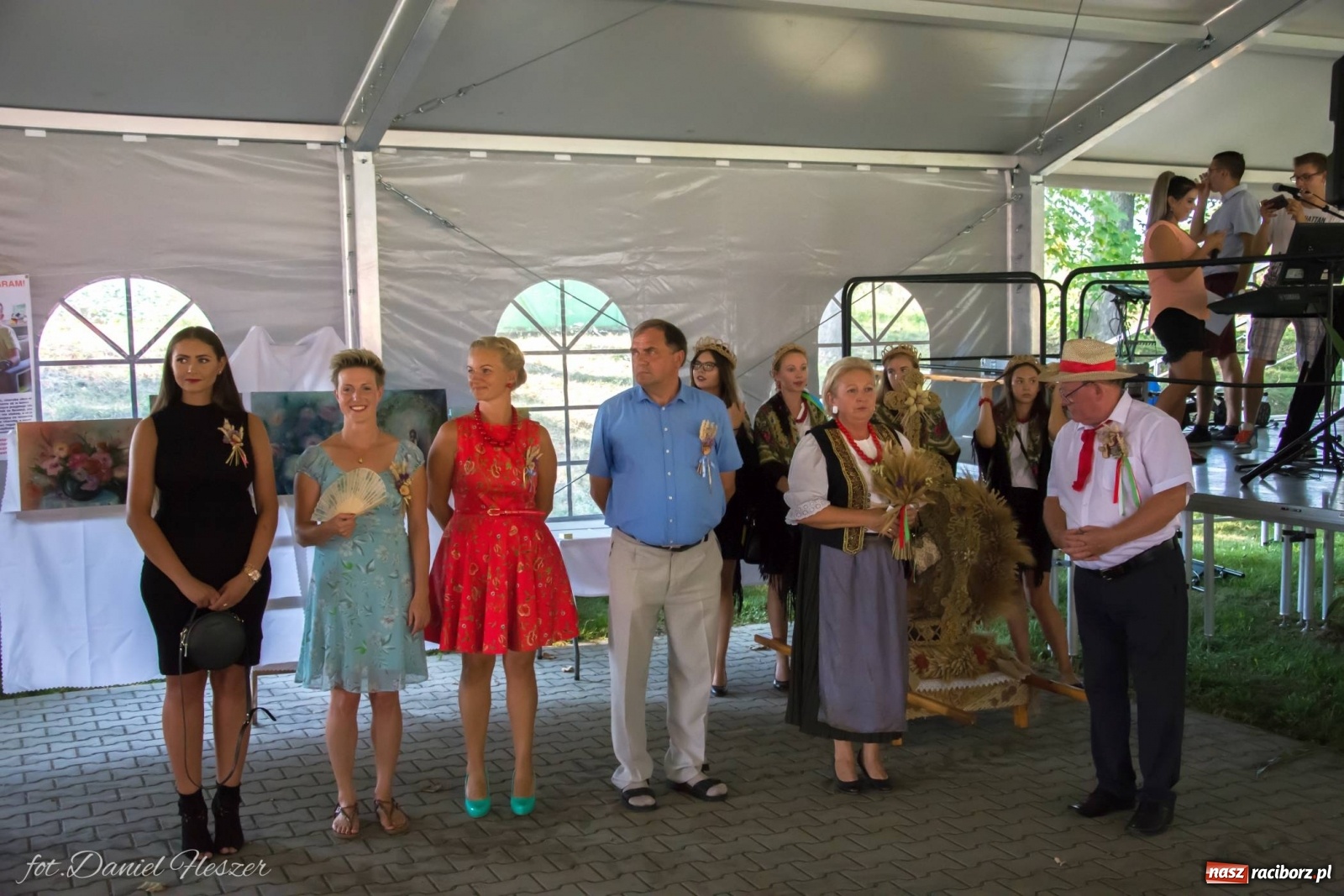Zdjęcie w galerii na portalu naszraciborz.pl: Dożynki w Krowiarkach z Dionizosem i jego świtą [FOTO i WIDEO]  wiadomości z regionu