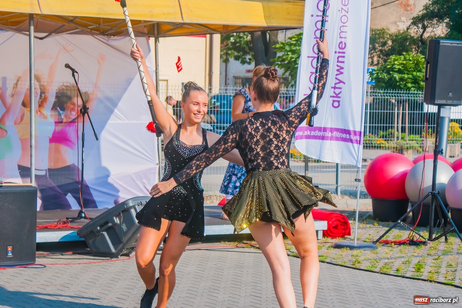 Zdjęcie w galerii na portalu naszraciborz.pl: Charytatywna rozgrzewka przed półmaratonem, czyli V Fitness dla Zdrowia [FOTO i WIDEO] wiadomości z regionu