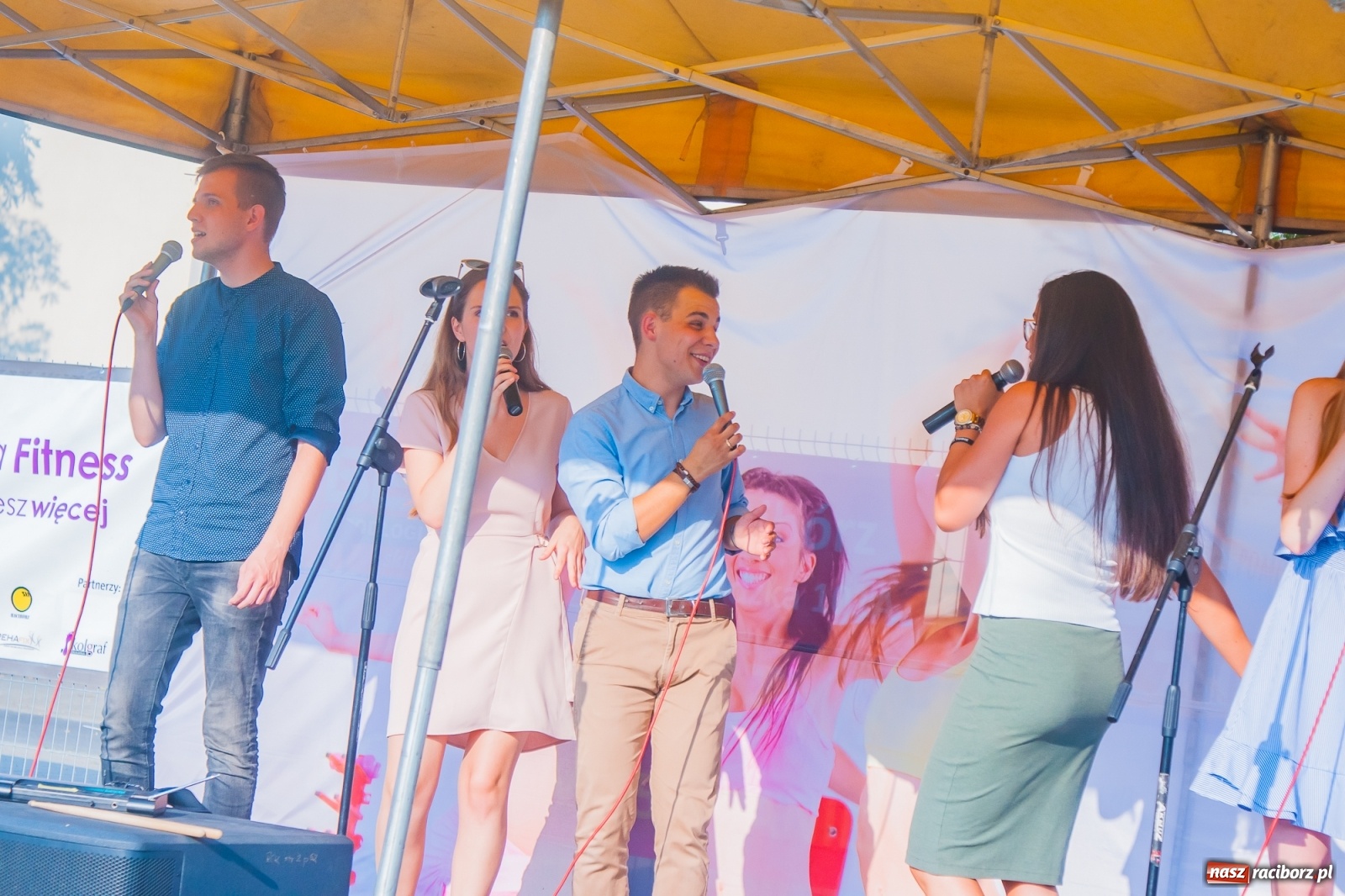 Zdjęcie w galerii na portalu naszraciborz.pl: Charytatywna rozgrzewka przed półmaratonem, czyli V Fitness dla Zdrowia [FOTO i WIDEO] wiadomości z regionu