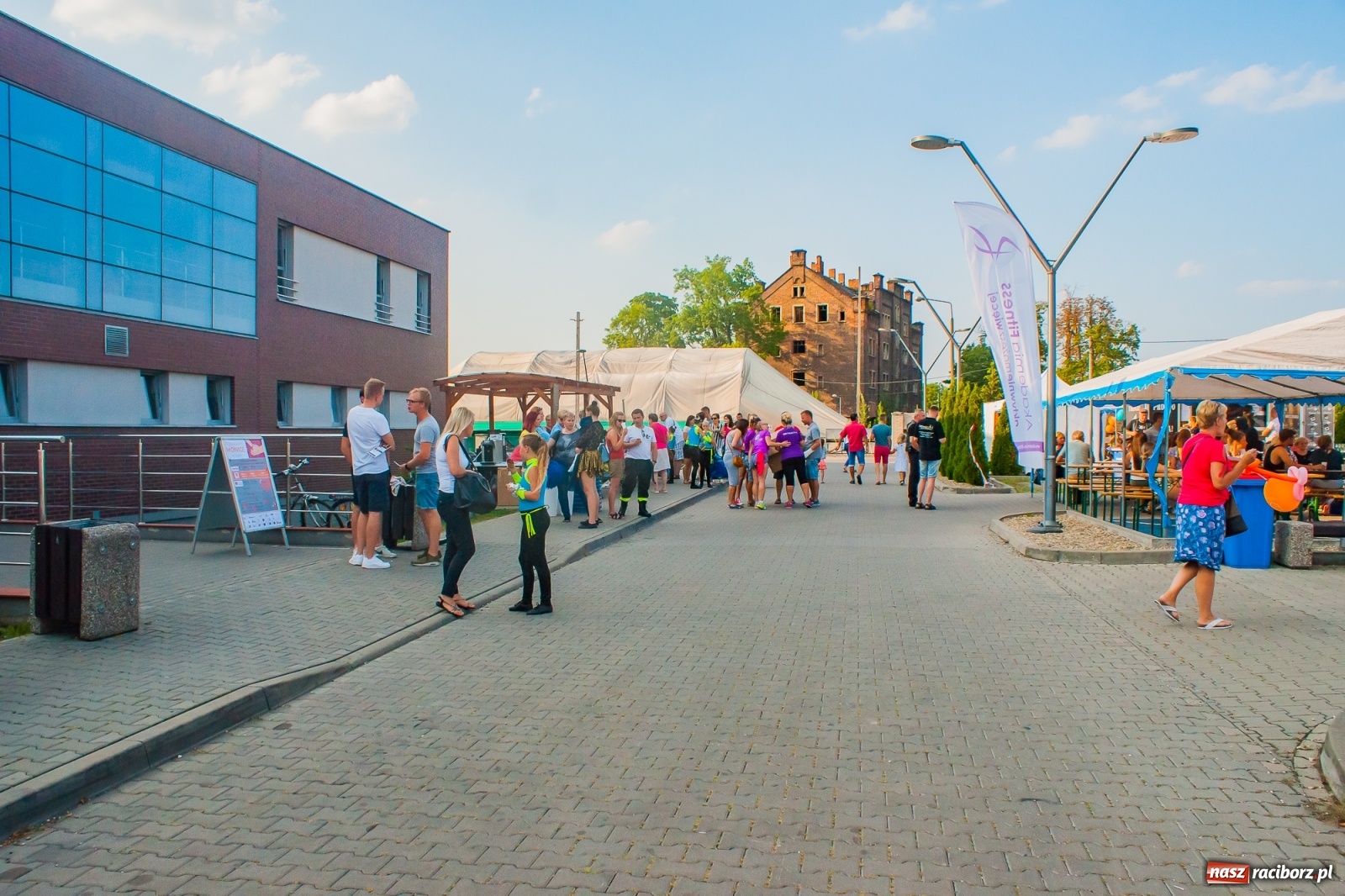 Zdjęcie w galerii na portalu naszraciborz.pl: Charytatywna rozgrzewka przed półmaratonem, czyli V Fitness dla Zdrowia [FOTO i WIDEO] wiadomości z regionu