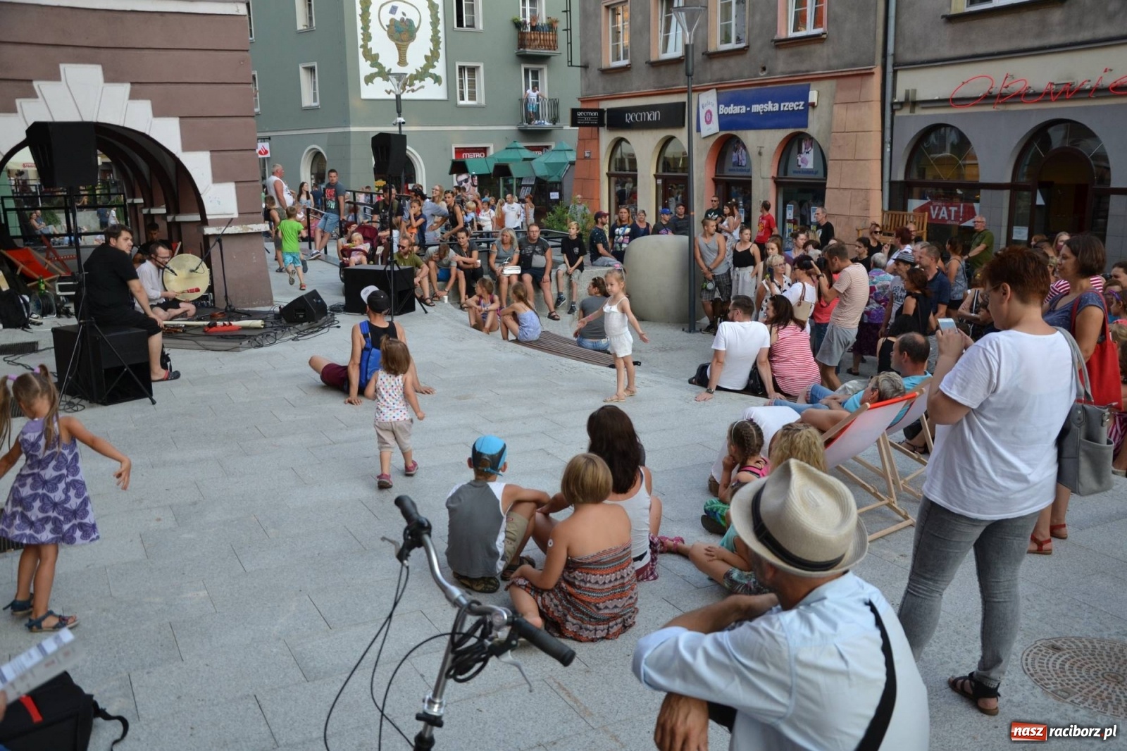 Zdjęcie w galerii na portalu naszraciborz.pl: The Light Parade na finał FRU 2019 [FOTO i WIDEO] wiadomości z regionu