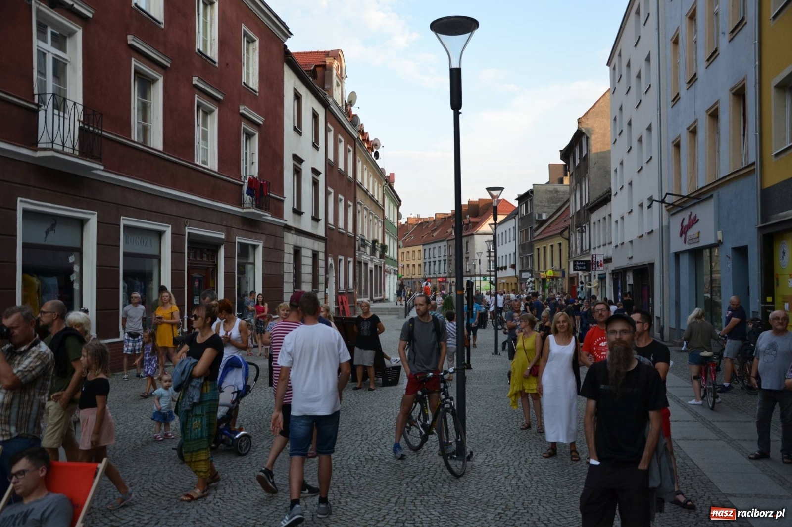 Zdjęcie w galerii na portalu naszraciborz.pl: The Light Parade na finał FRU 2019 [FOTO i WIDEO] wiadomości z regionu