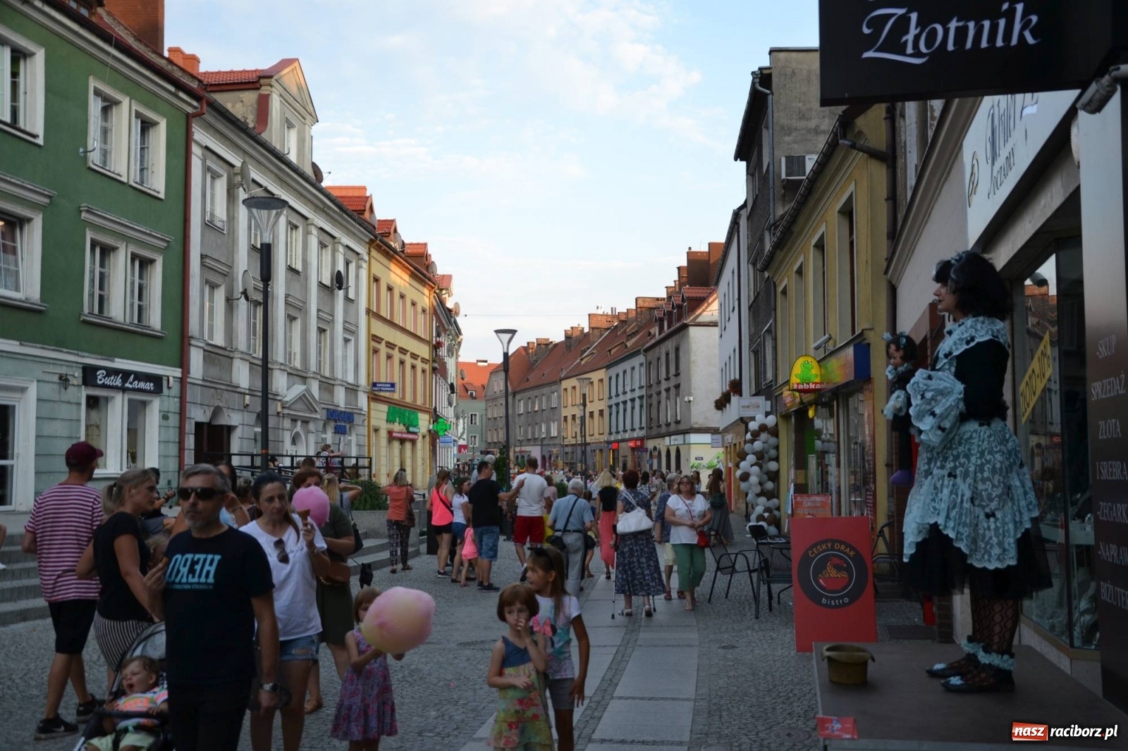 Zdjęcie w galerii na portalu naszraciborz.pl: The Light Parade na finał FRU 2019 [FOTO i WIDEO] wiadomości z regionu