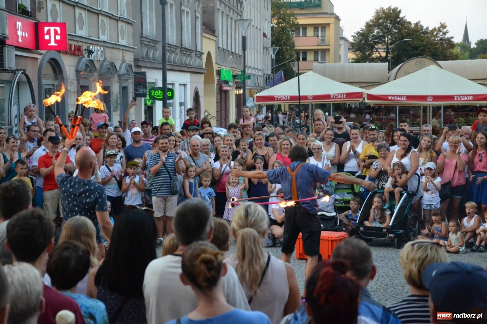 Zdjęcie w galerii na portalu naszraciborz.pl: The Light Parade na finał FRU 2019 [FOTO i WIDEO] wiadomości z regionu