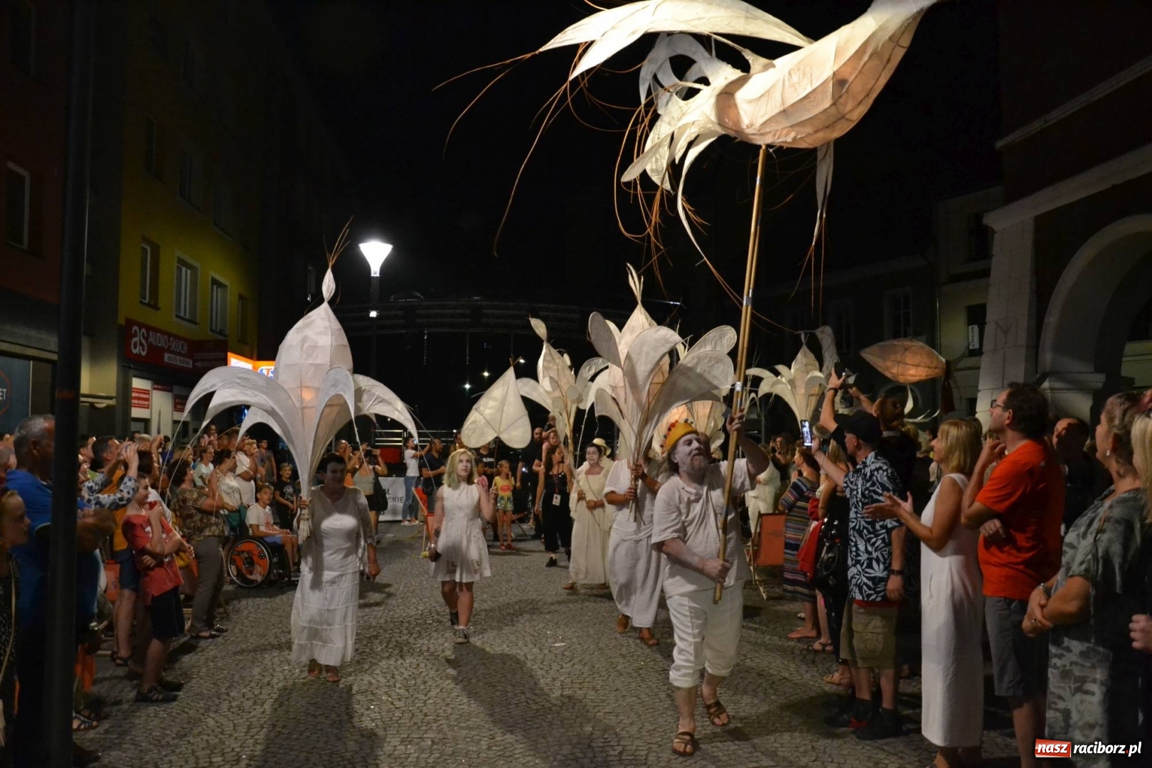 Zdjęcie w galerii na portalu naszraciborz.pl: The Light Parade na finał FRU 2019 [FOTO i WIDEO] wiadomości z regionu