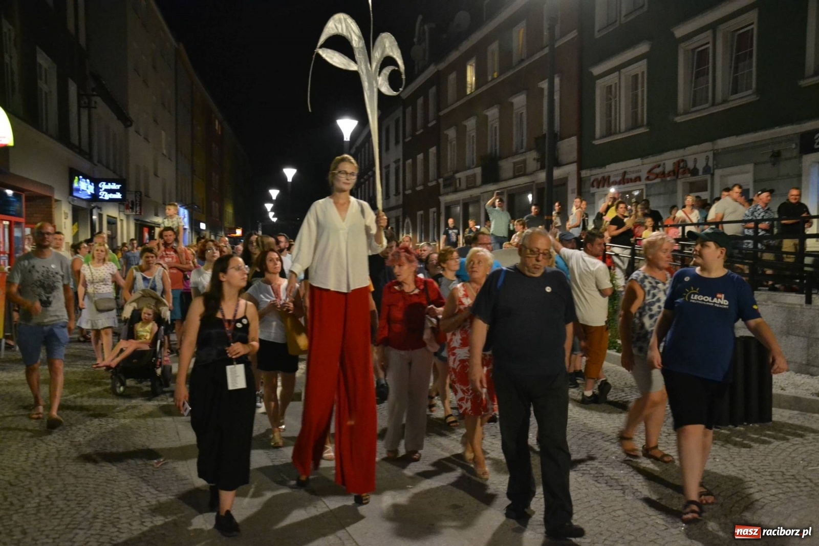 Zdjęcie w galerii na portalu naszraciborz.pl: The Light Parade na finał FRU 2019 [FOTO i WIDEO] wiadomości z regionu