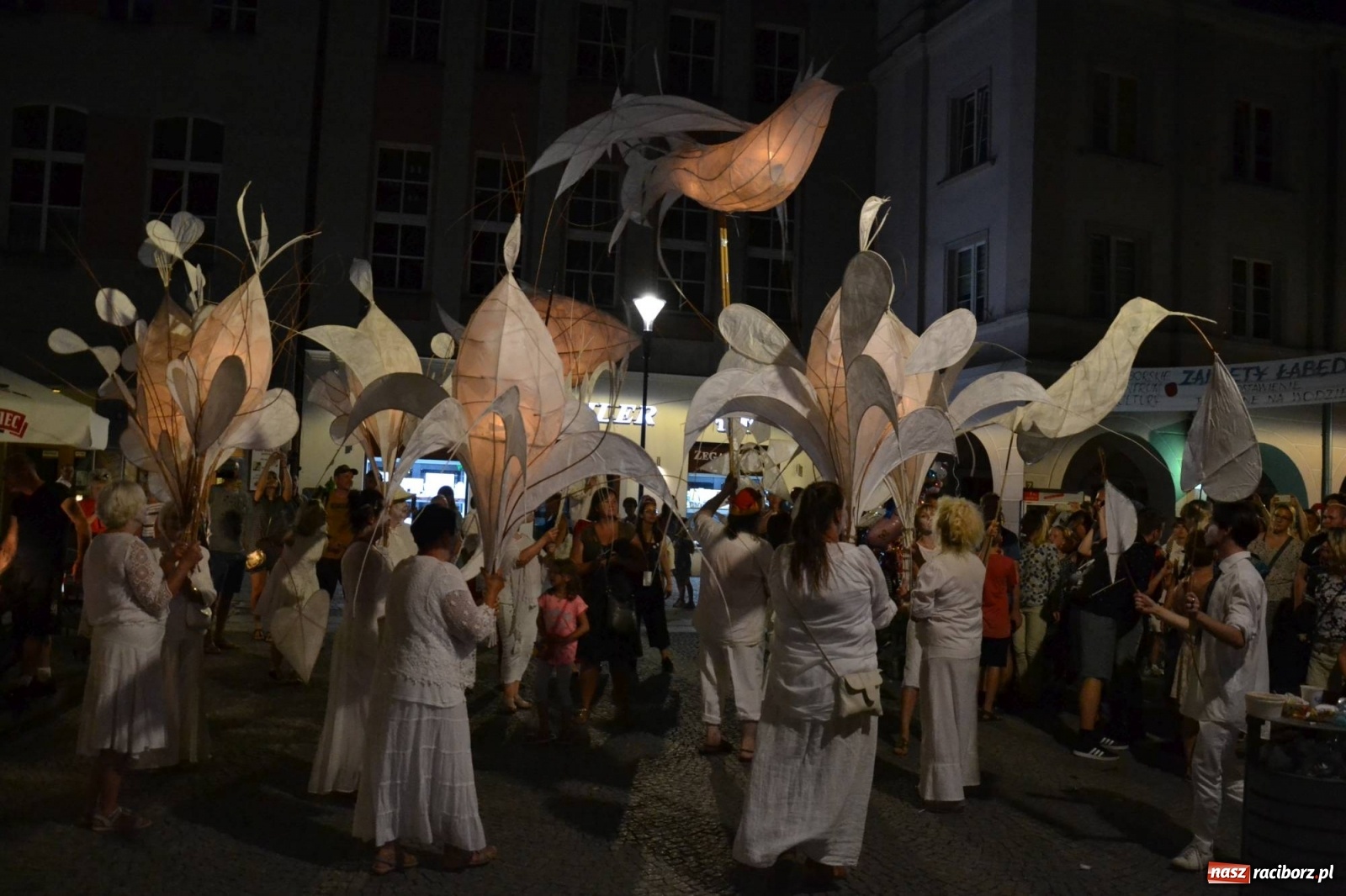 Zdjęcie w galerii na portalu naszraciborz.pl: The Light Parade na finał FRU 2019 [FOTO i WIDEO] wiadomości z regionu