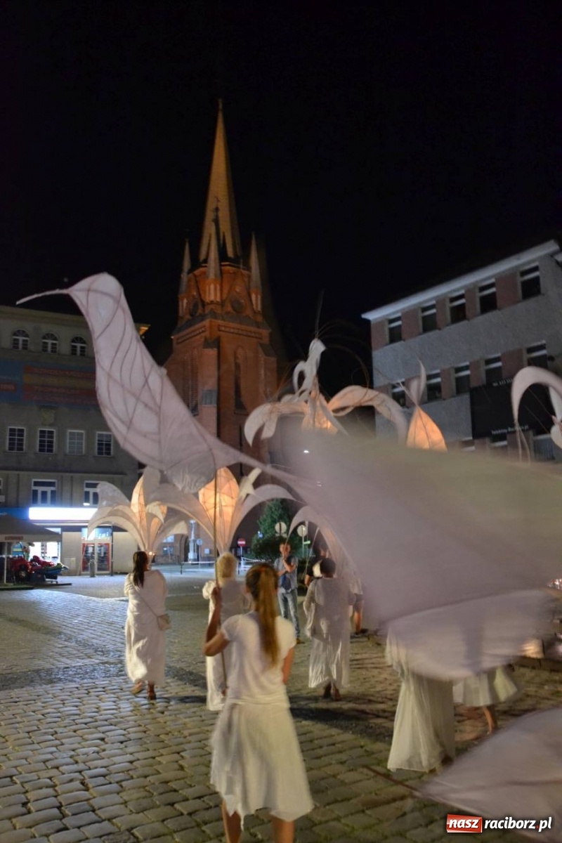 Zdjęcie w galerii na portalu naszraciborz.pl: The Light Parade na finał FRU 2019 [FOTO i WIDEO] wiadomości z regionu