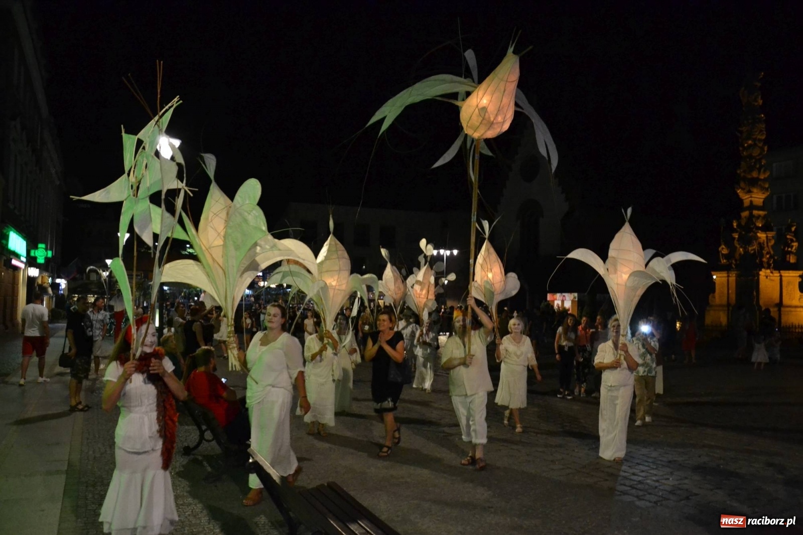 Zdjęcie w galerii na portalu naszraciborz.pl: The Light Parade na finał FRU 2019 [FOTO i WIDEO] wiadomości z regionu