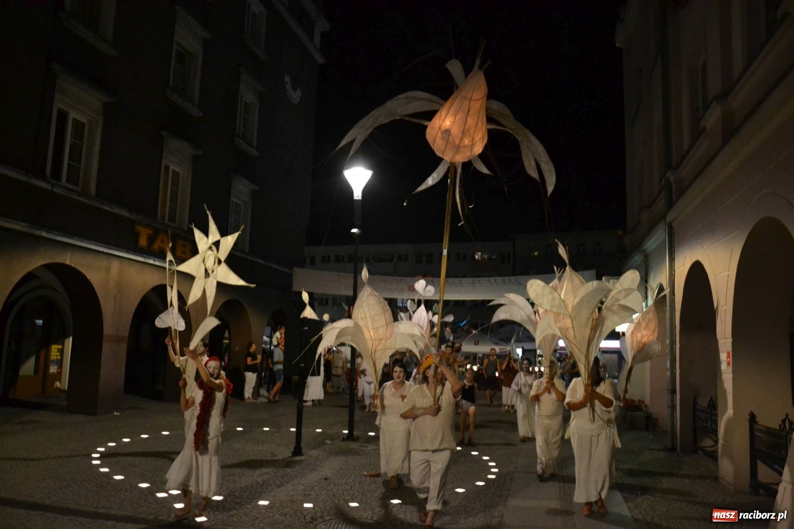Zdjęcie w galerii na portalu naszraciborz.pl: The Light Parade na finał FRU 2019 [FOTO i WIDEO] wiadomości z regionu
