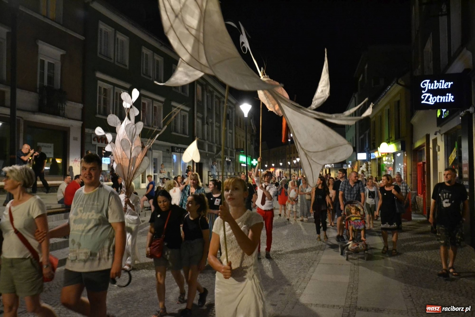 Zdjęcie w galerii na portalu naszraciborz.pl: The Light Parade na finał FRU 2019 [FOTO i WIDEO] wiadomości z regionu