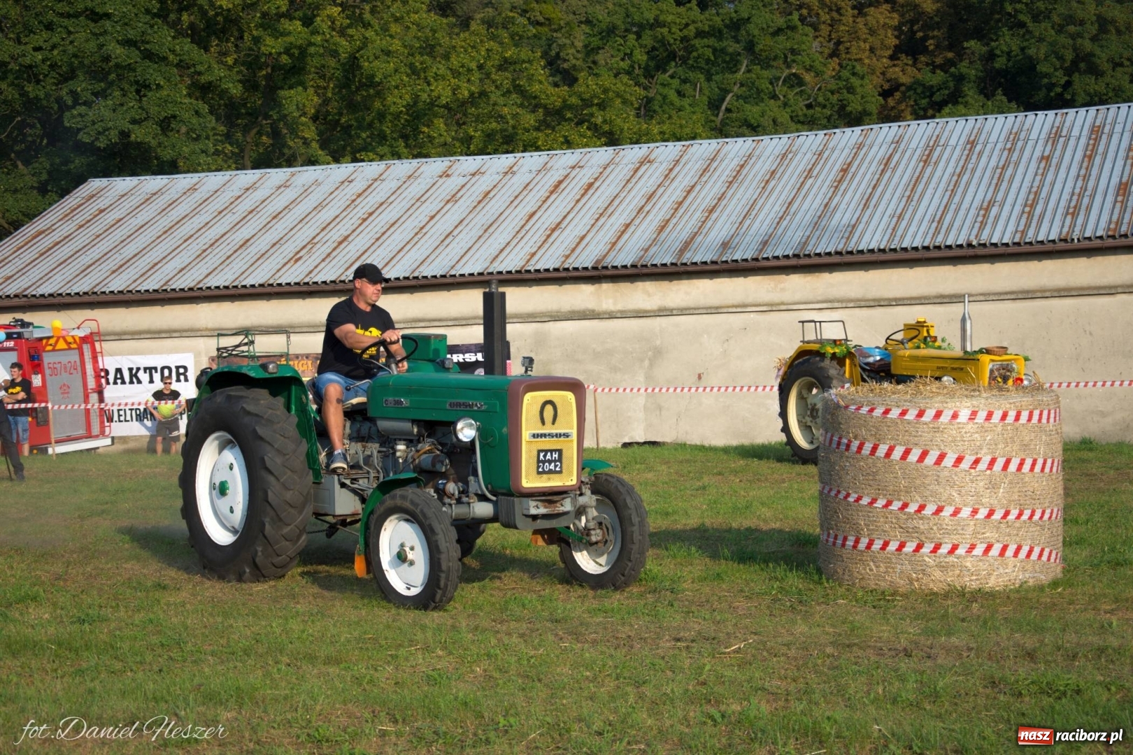 Zdjęcie w galerii na portalu naszraciborz.pl: Krowiarki 2019. Zmagania traktorów i dożynkowy korowód [FOTO z DRONA] wiadomości z regionu