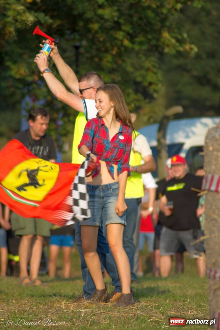 Zdjęcie w galerii na portalu naszraciborz.pl: Krowiarki 2019. Zmagania traktorów i dożynkowy korowód [FOTO z DRONA] wiadomości z regionu