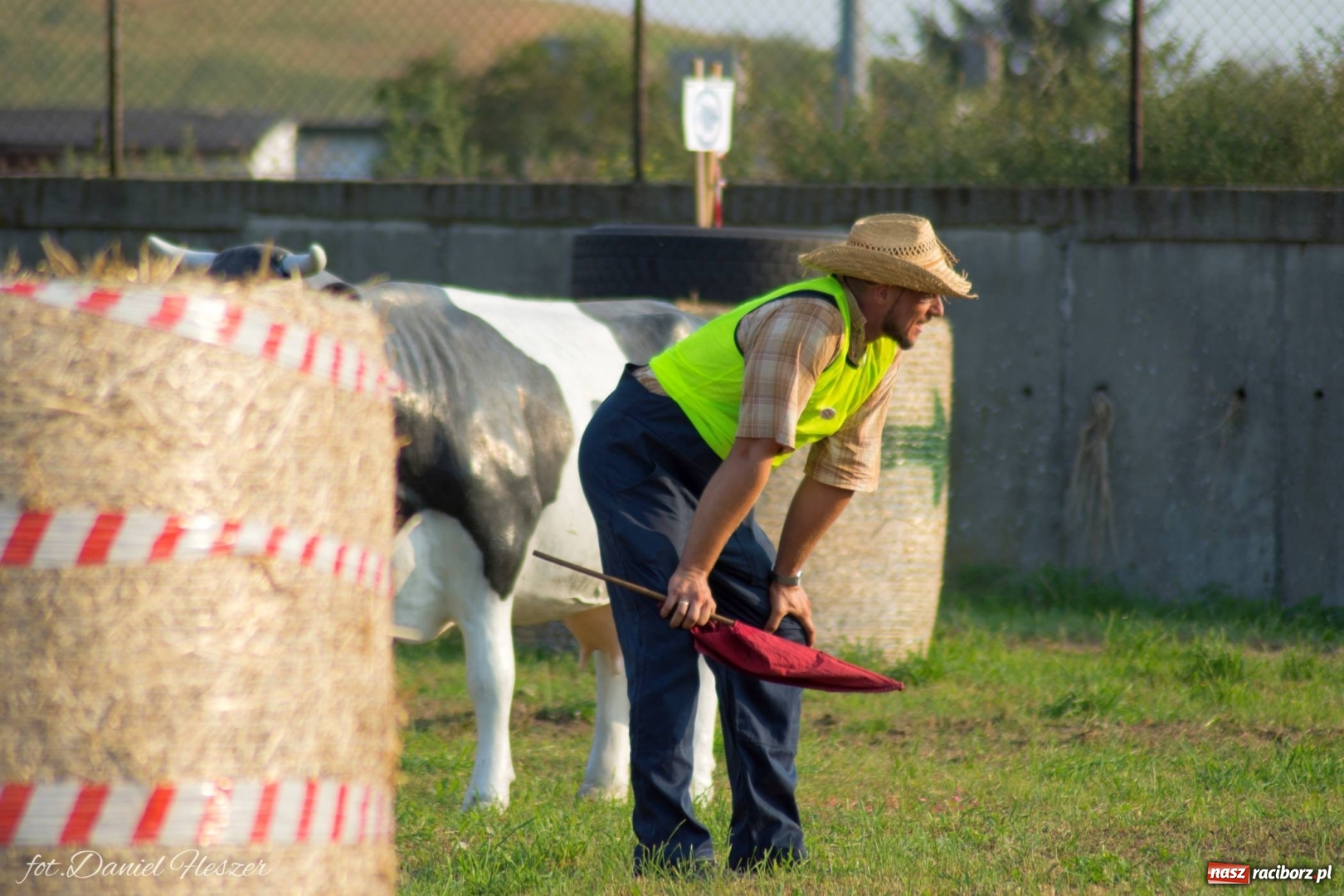 Zdjęcie w galerii na portalu naszraciborz.pl: Krowiarki 2019. Zmagania traktorów i dożynkowy korowód [FOTO z DRONA] wiadomości z regionu