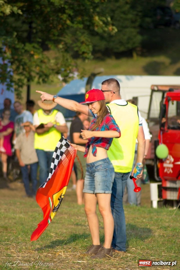 Zdjęcie w galerii na portalu naszraciborz.pl: Krowiarki 2019. Zmagania traktorów i dożynkowy korowód [FOTO z DRONA] wiadomości z regionu