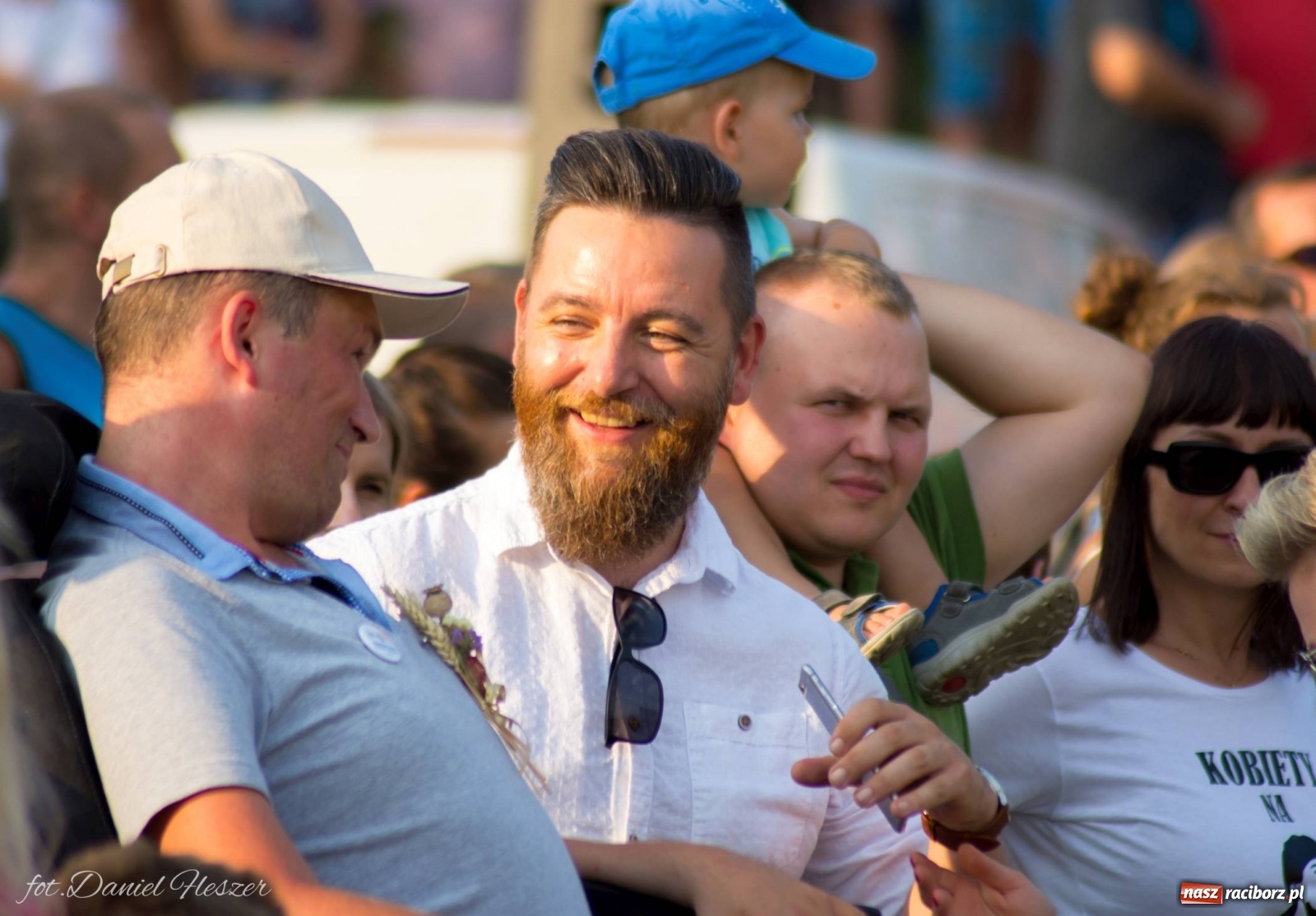 Zdjęcie w galerii na portalu naszraciborz.pl: Krowiarki 2019. Zmagania traktorów i dożynkowy korowód [FOTO z DRONA] wiadomości z regionu