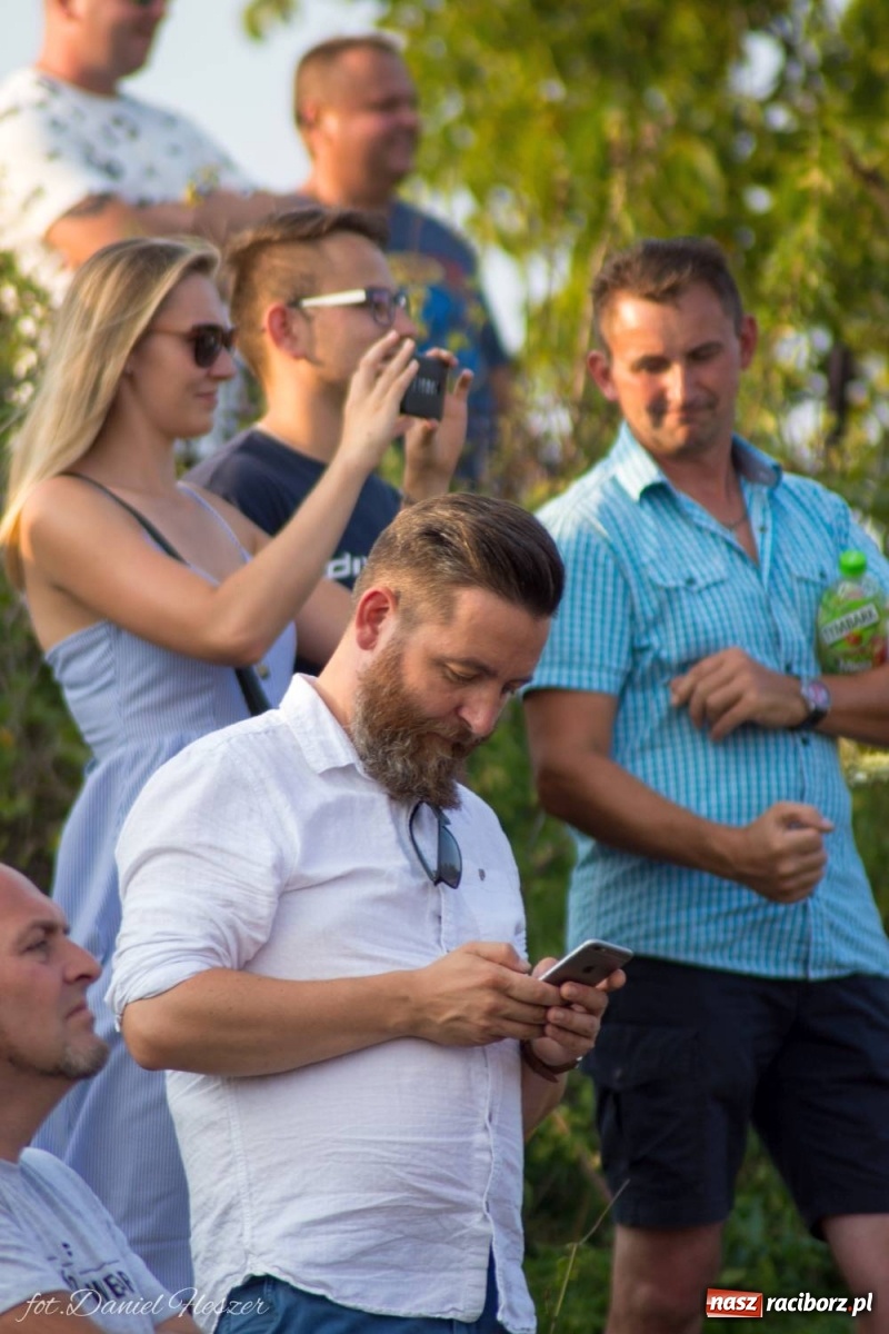 Zdjęcie w galerii na portalu naszraciborz.pl: Krowiarki 2019. Zmagania traktorów i dożynkowy korowód [FOTO z DRONA] wiadomości z regionu