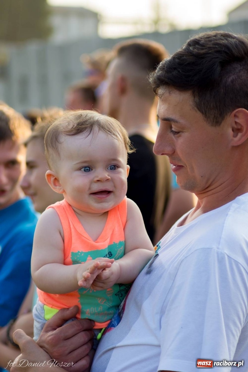 Zdjęcie w galerii na portalu naszraciborz.pl: Krowiarki 2019. Zmagania traktorów i dożynkowy korowód [FOTO z DRONA] wiadomości z regionu