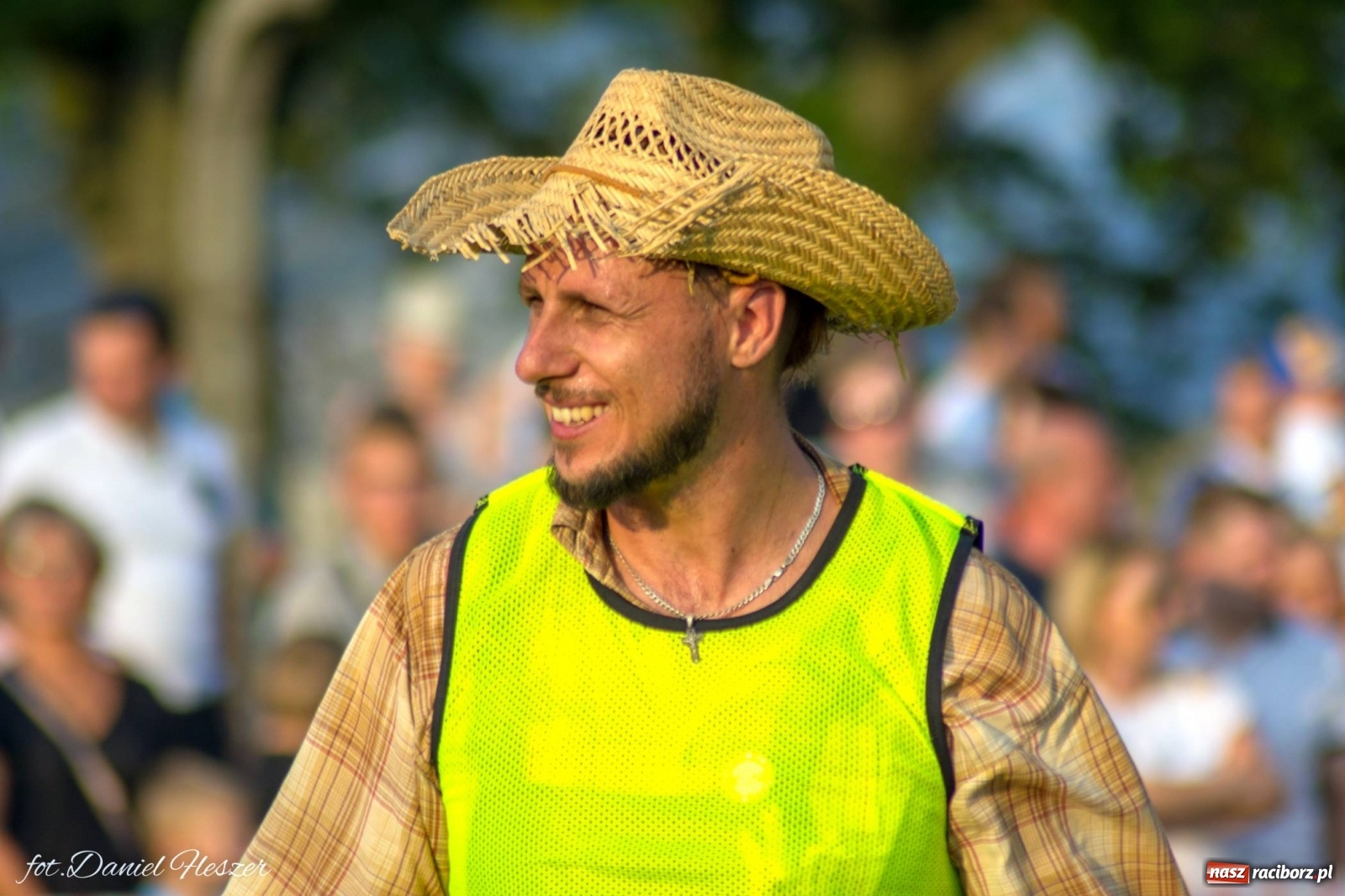 Zdjęcie w galerii na portalu naszraciborz.pl: Krowiarki 2019. Zmagania traktorów i dożynkowy korowód [FOTO z DRONA] wiadomości z regionu