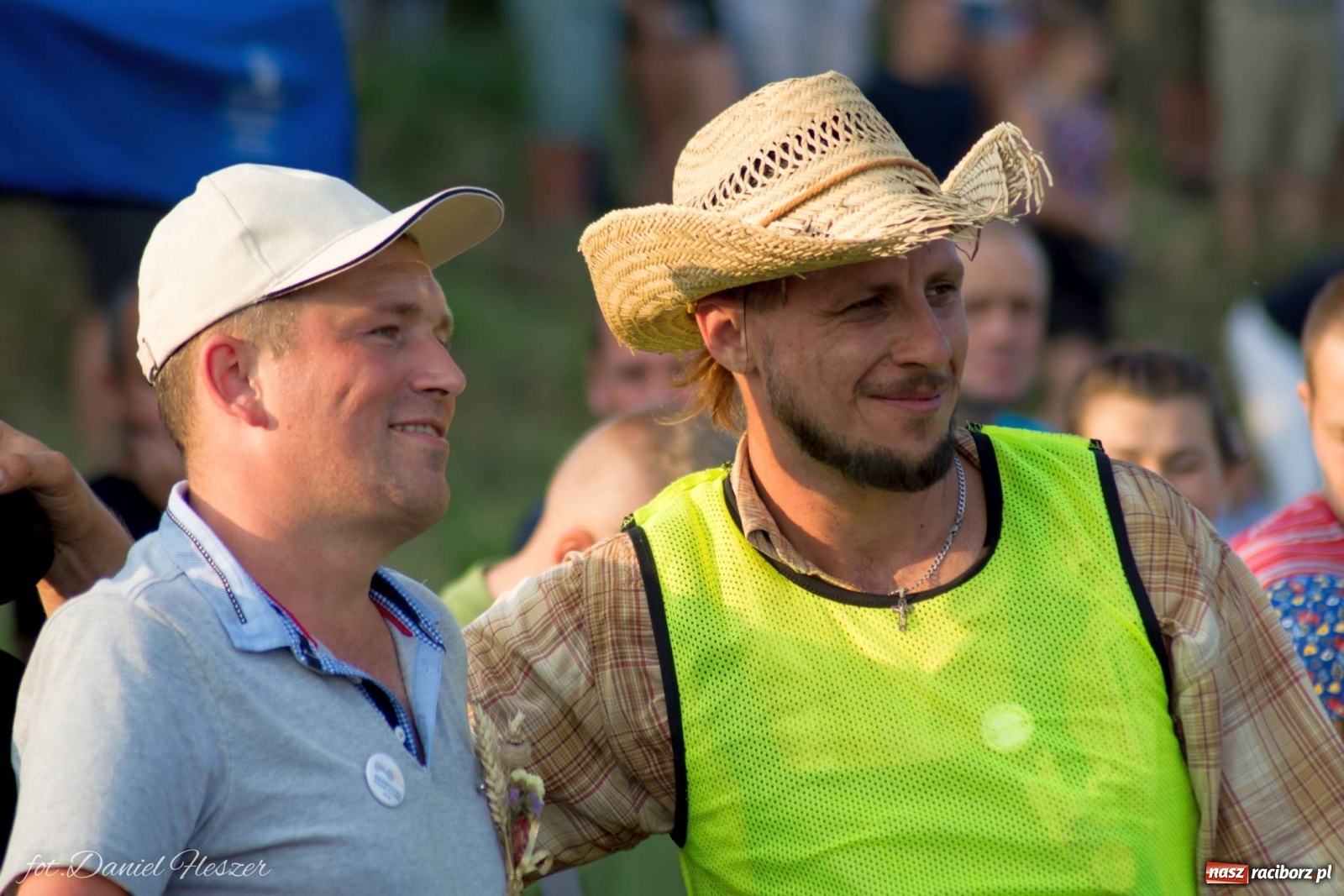 Zdjęcie w galerii na portalu naszraciborz.pl: Krowiarki 2019. Zmagania traktorów i dożynkowy korowód [FOTO z DRONA] wiadomości z regionu