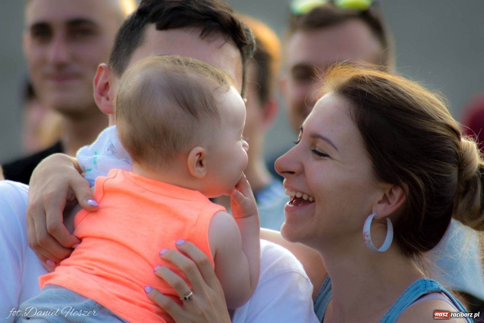 Zdjęcie w galerii na portalu naszraciborz.pl: Krowiarki 2019. Zmagania traktorów i dożynkowy korowód [FOTO z DRONA] wiadomości z regionu