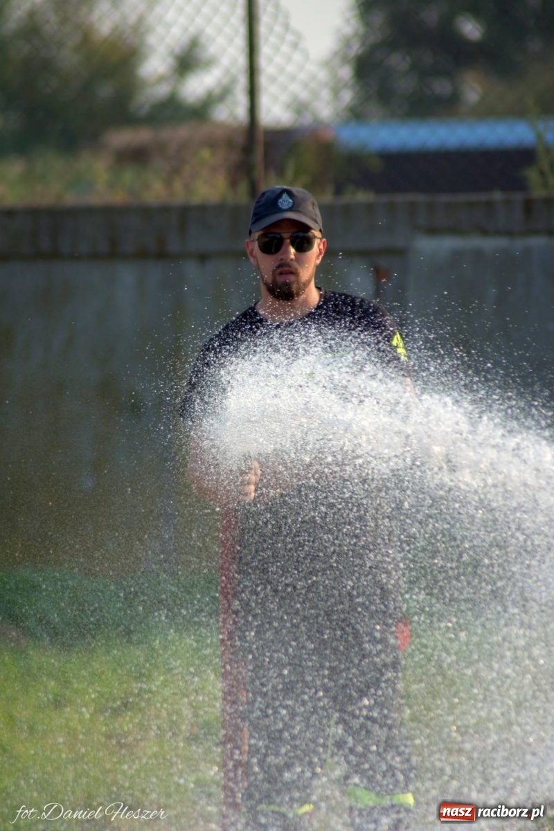 Zdjęcie w galerii na portalu naszraciborz.pl: Krowiarki 2019. Zmagania traktorów i dożynkowy korowód [FOTO z DRONA] wiadomości z regionu