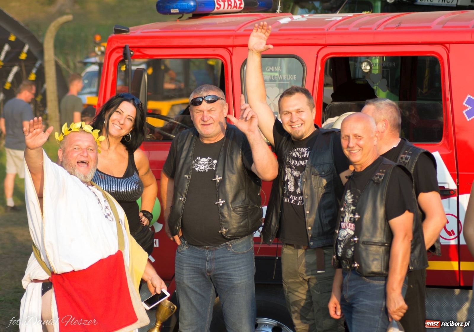 Zdjęcie w galerii na portalu naszraciborz.pl: Krowiarki 2019. Zmagania traktorów i dożynkowy korowód [FOTO z DRONA] wiadomości z regionu