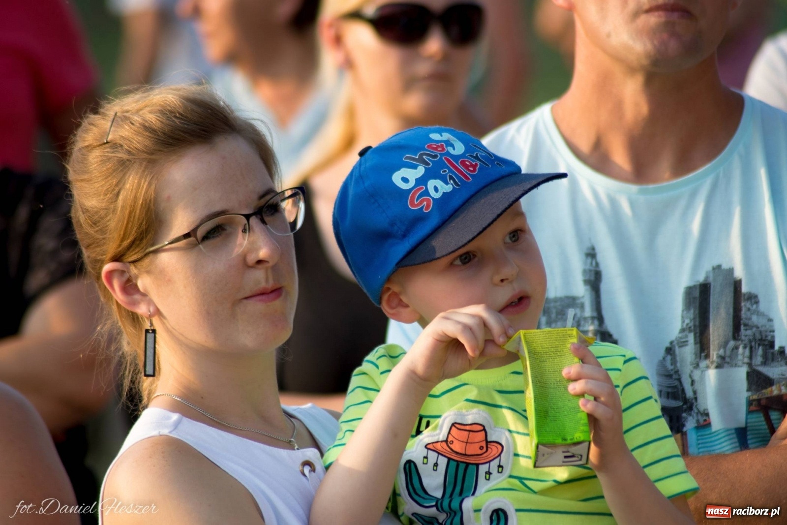 Zdjęcie w galerii na portalu naszraciborz.pl: Krowiarki 2019. Zmagania traktorów i dożynkowy korowód [FOTO z DRONA] wiadomości z regionu