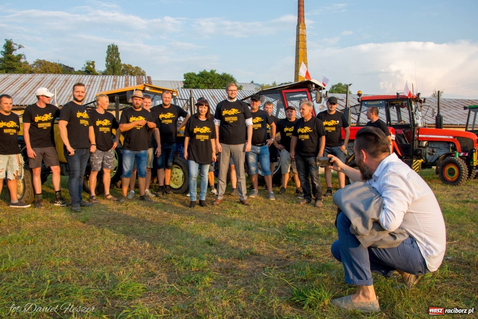 Zdjęcie w galerii na portalu naszraciborz.pl: Krowiarki 2019. Zmagania traktorów i dożynkowy korowód [FOTO z DRONA] wiadomości z regionu