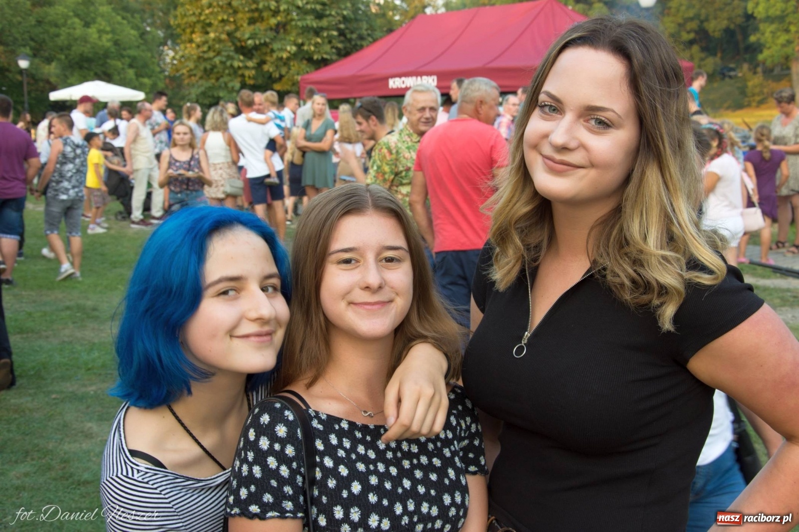 Zdjęcie w galerii na portalu naszraciborz.pl: Krowiarki 2019. Zmagania traktorów i dożynkowy korowód [FOTO z DRONA] wiadomości z regionu