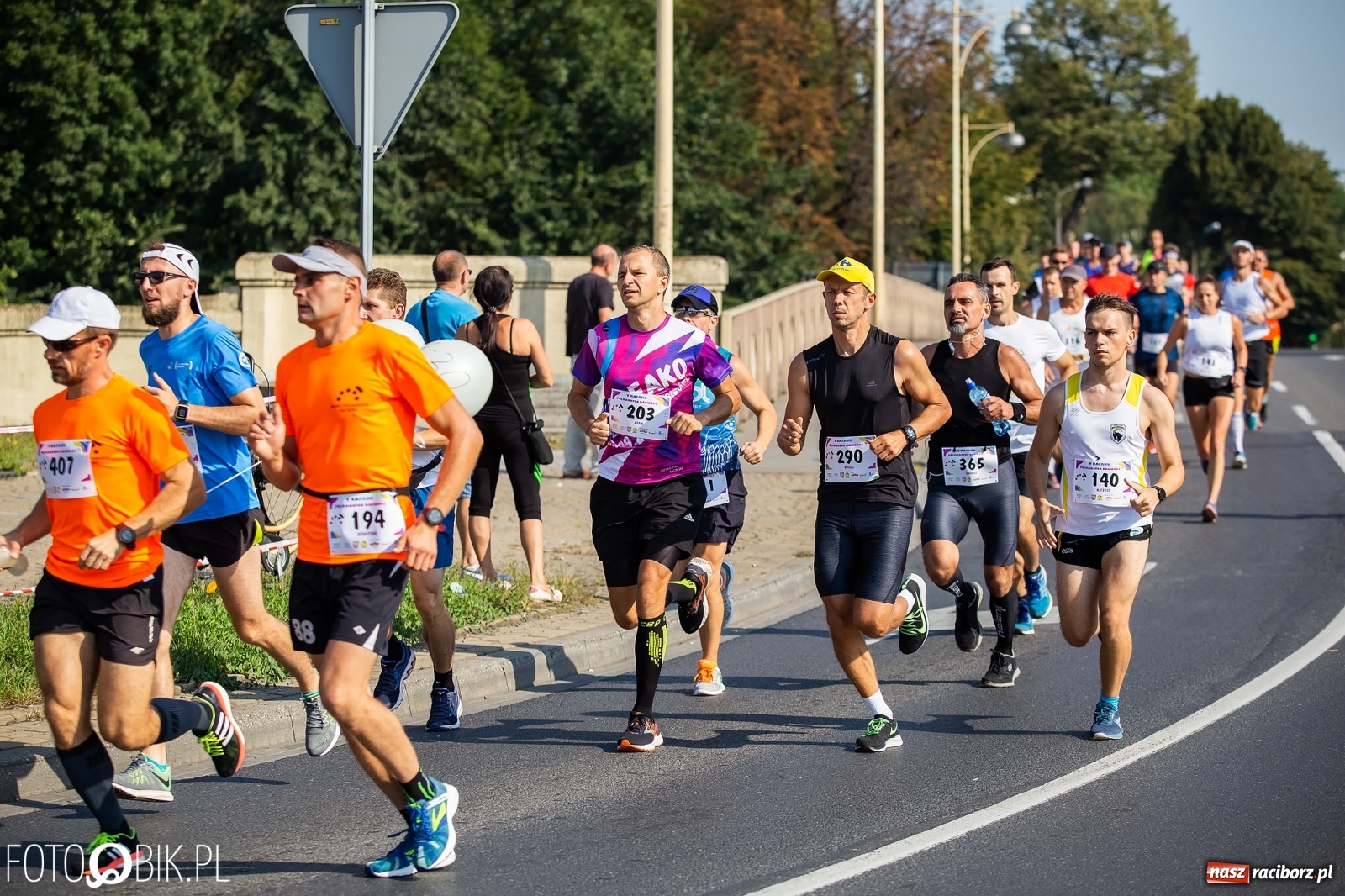 Zdjęcie w galerii na portalu naszraciborz.pl: Kenijczycy zdominowali Półmaraton Rafako [FOTO i WIDEO]  wiadomości z regionu